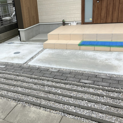 玄関アプローチ